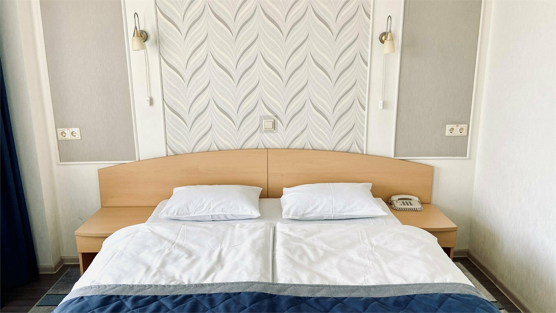 Улучшенный о одной двухспальной или двумя односпальными кроватями