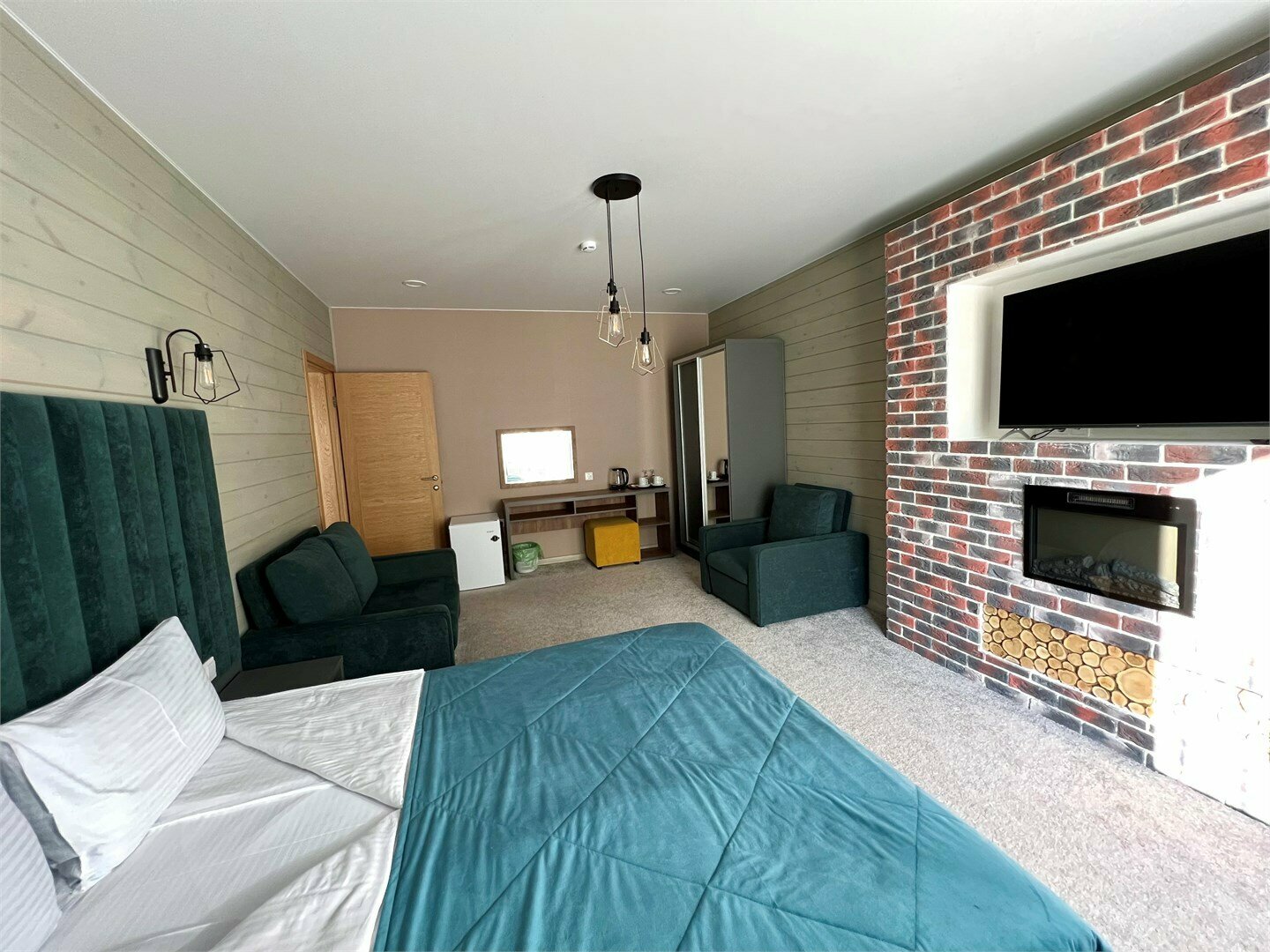 Семейный двухкомнатный номер Коннект