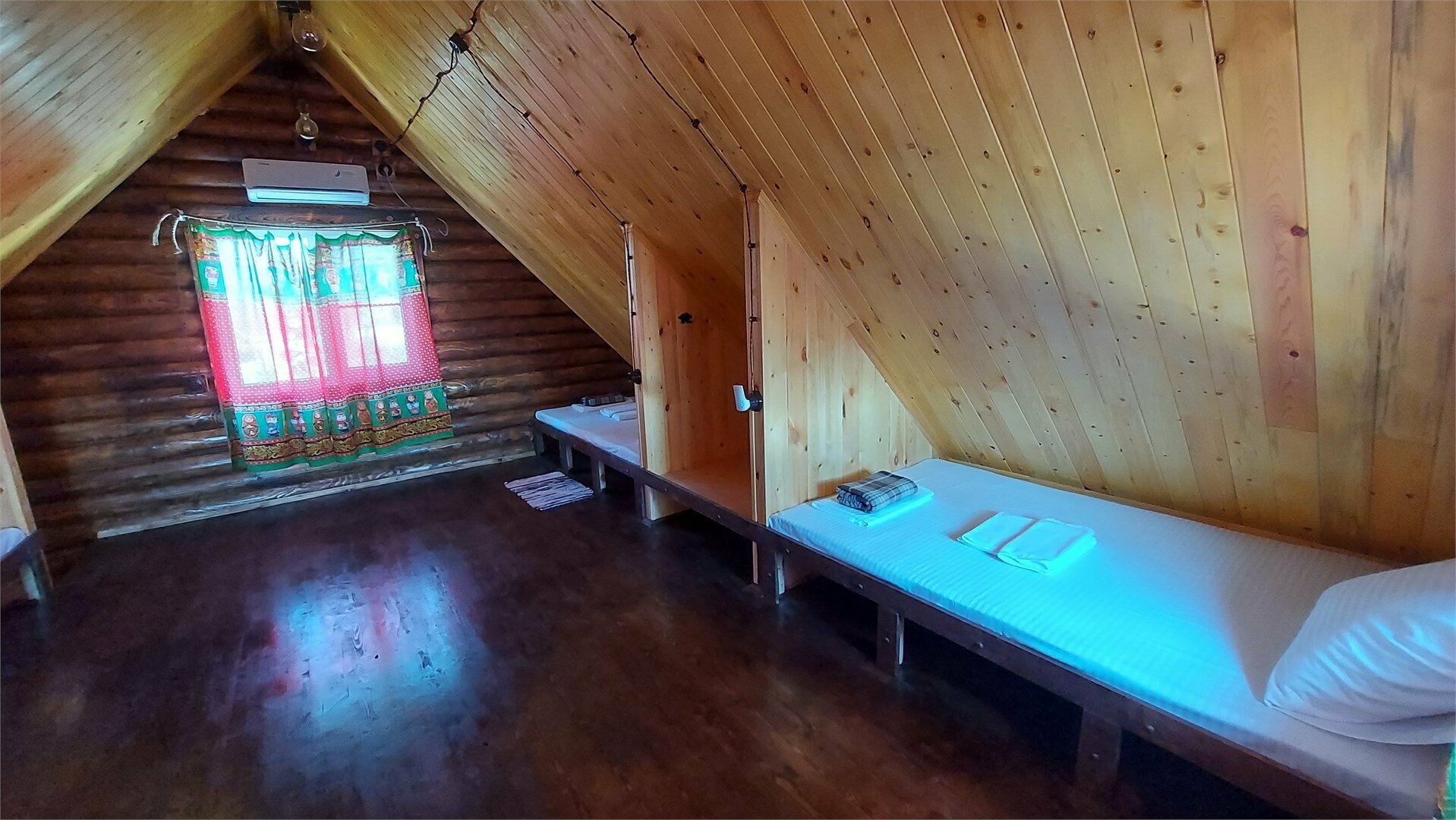 Коттедж с балконом