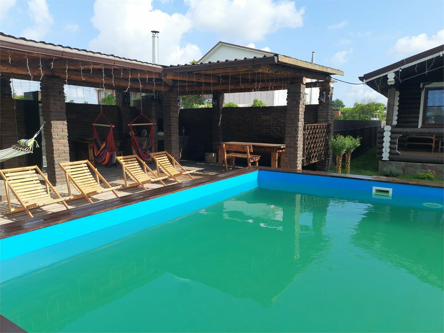 Коттедж с балконом