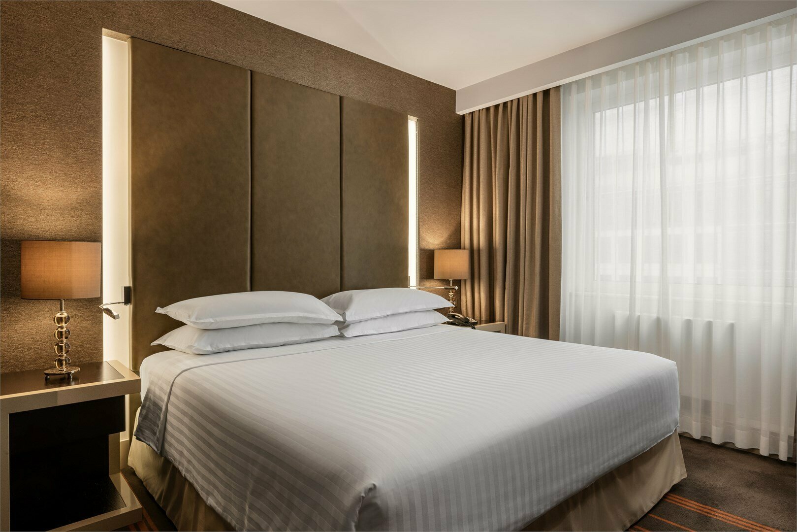 Бизнес люкс с одной большой кроватью