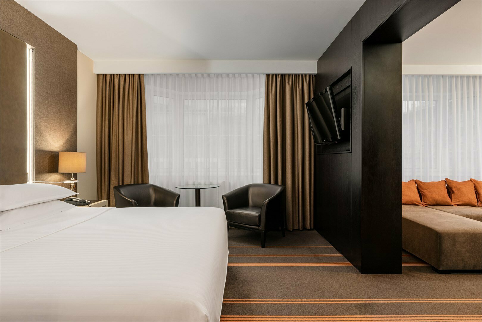 Бизнес люкс с одной большой кроватью