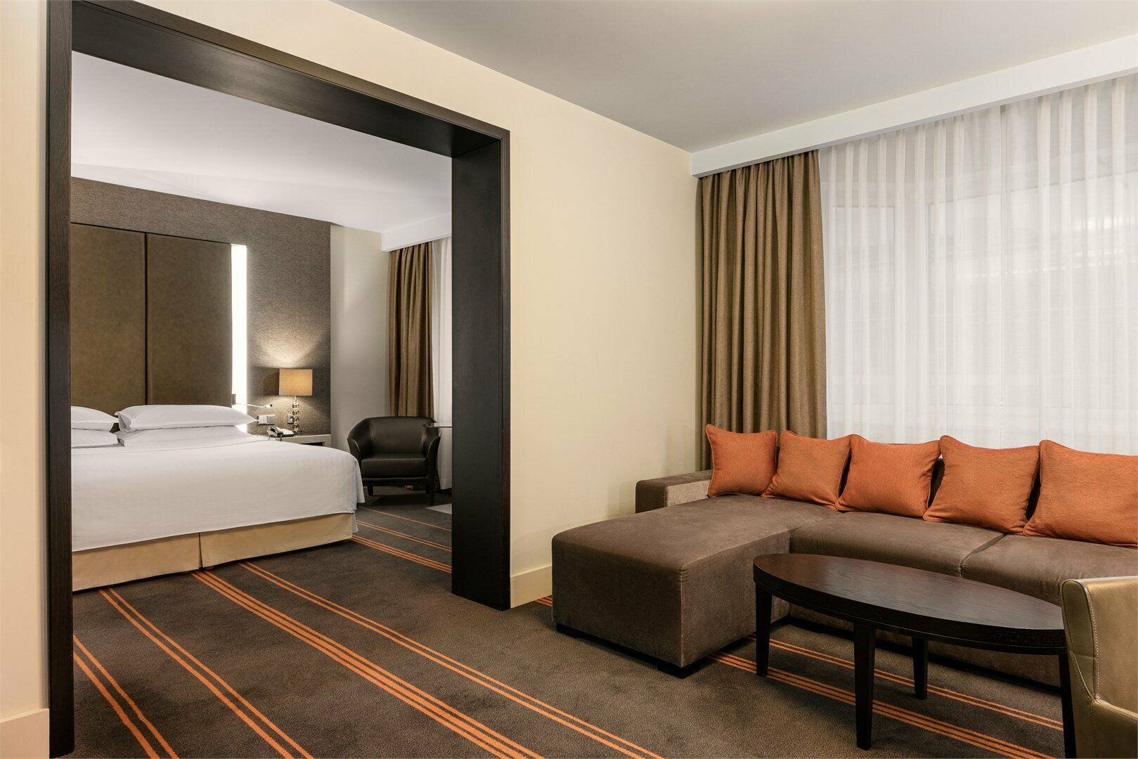 Бизнес люкс с одной большой кроватью