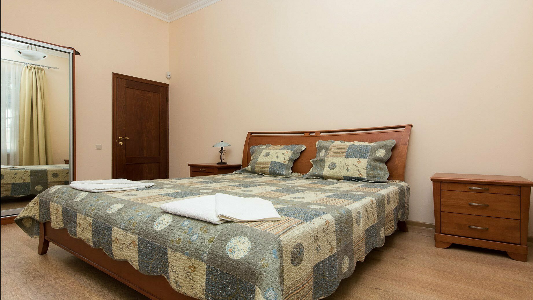 Полулюкс 14, 2й этаж, отдельный вход