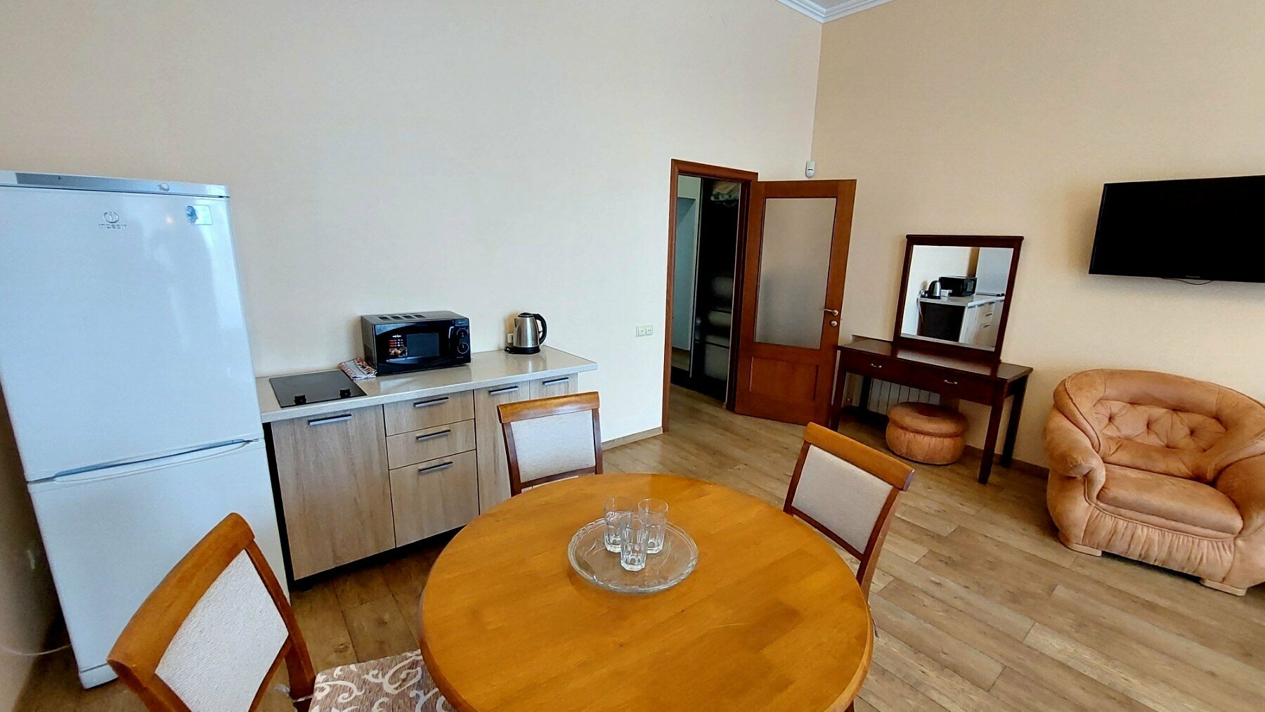 Полулюкс VIP 16, 2й этаж, вид на море