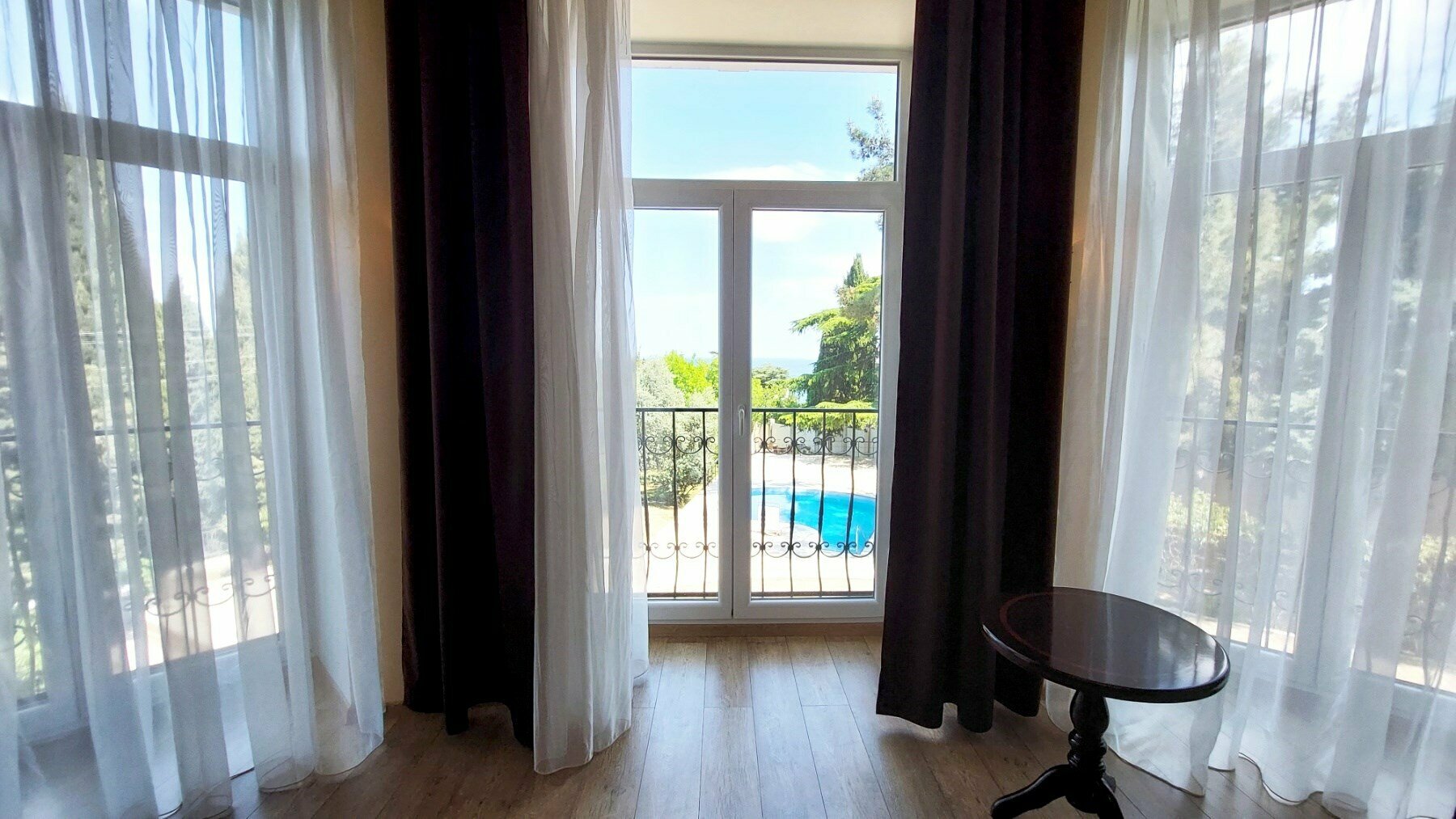 Полулюкс VIP 16, 2й этаж, вид на море