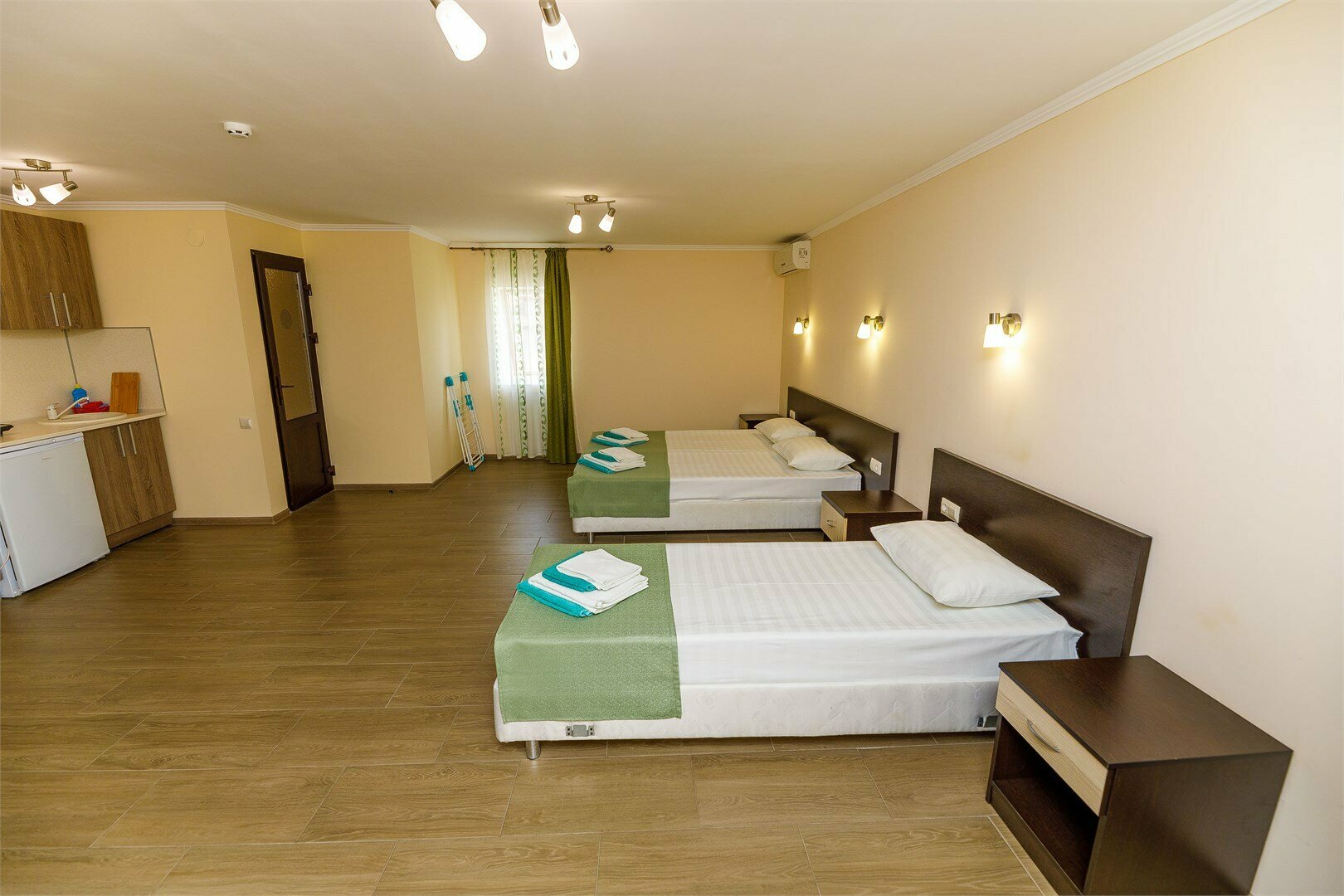 Номер - студия с кухней на 4 человек