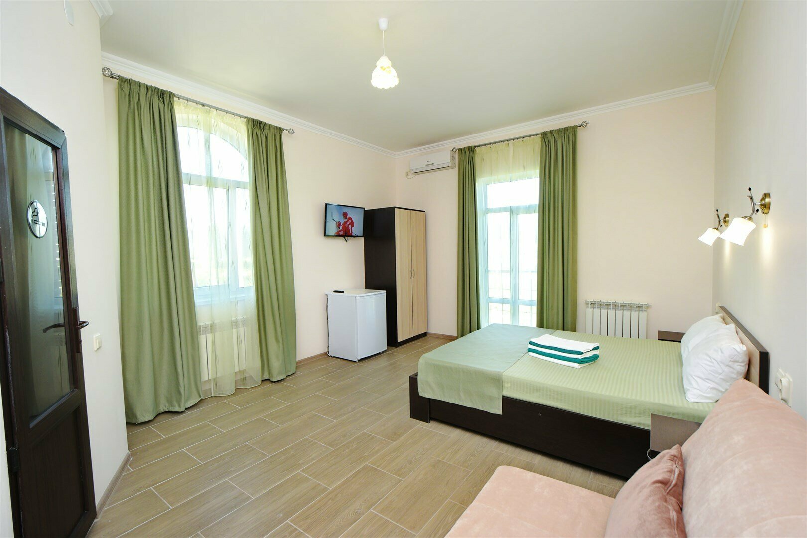 Четырехместный номер с балконом с видом на море