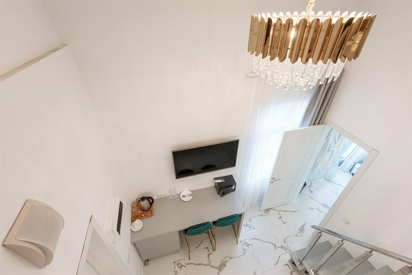 Студия с видом на парк