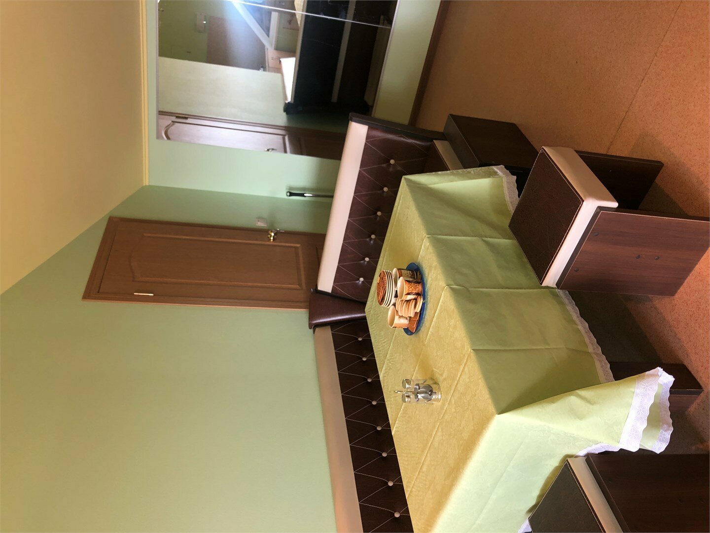 Двухместный номер с 2 отдельными кроватями и общей ванной комнатой