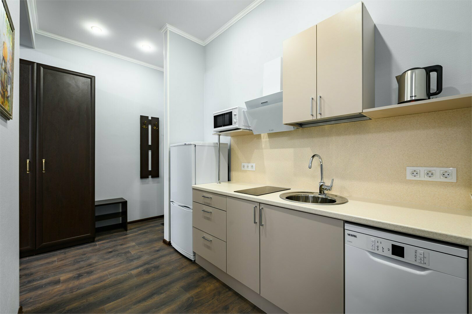 Двухкомнатные просторные апартаменты с видом в тихий, уютный Питерский дворик, 55 м2