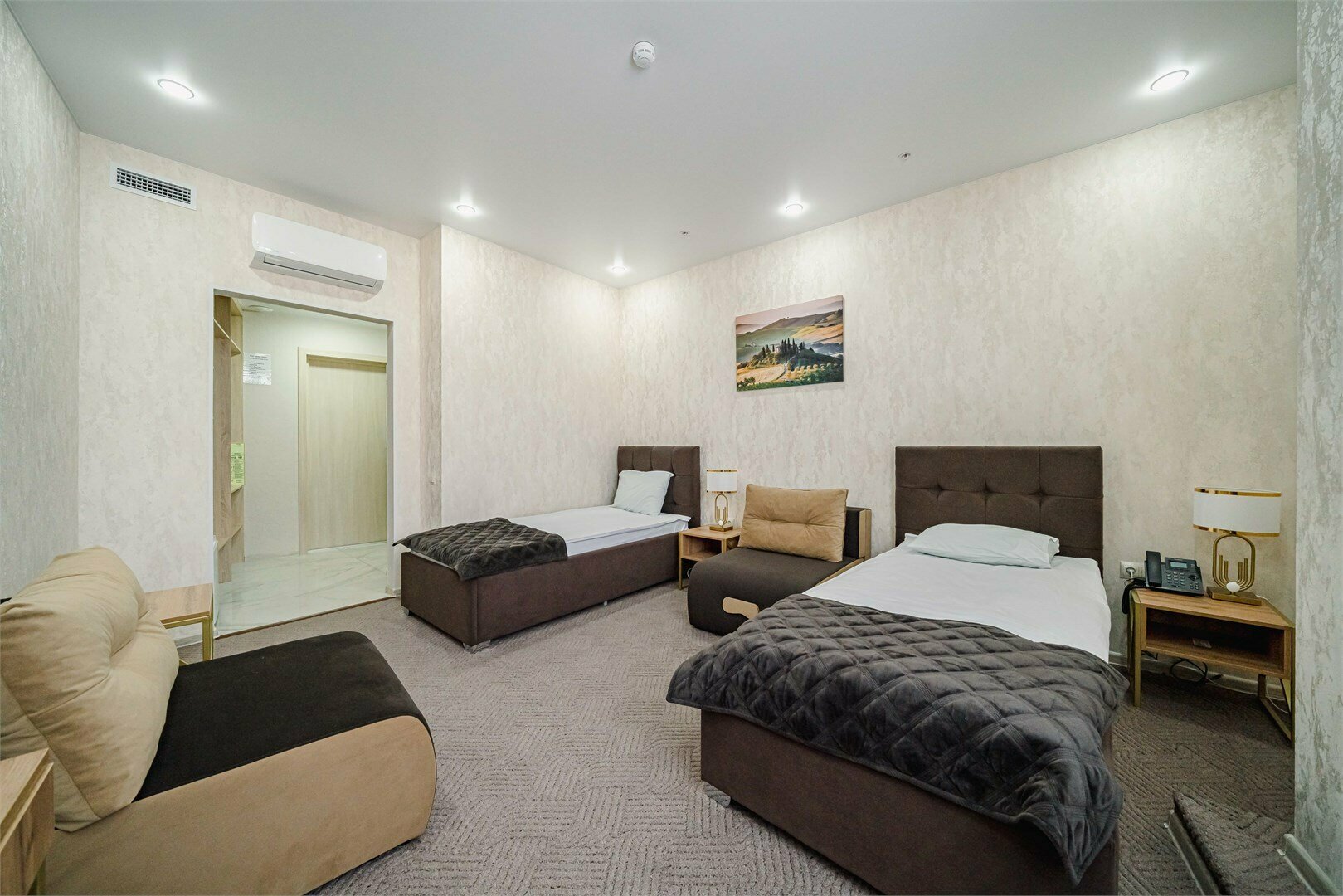 Двухместный улучшенный номер с двумя раздельными кроватями