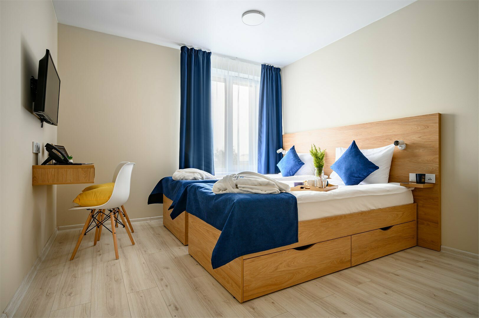 Улучшенный номер с 1 двуспальной или 2 раздельными кроватями