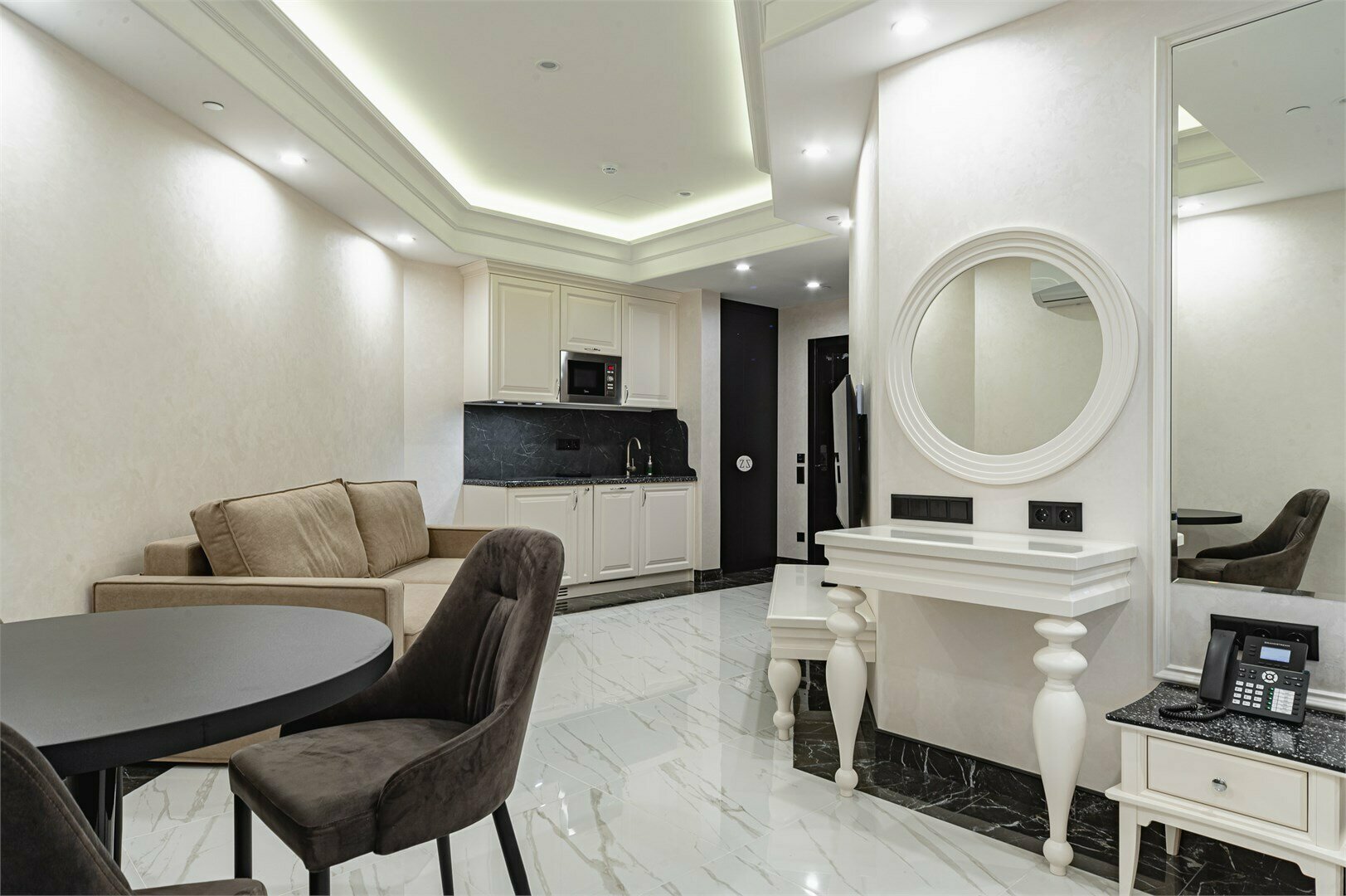 Студия с видом на море