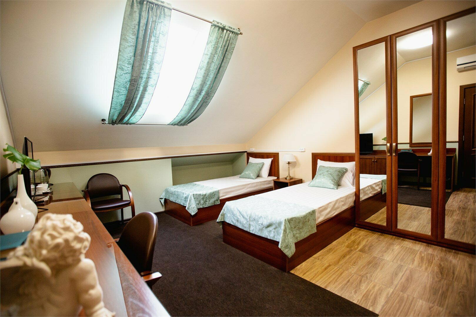 Улучшенный двухместный номер с 1 кроватью или 2 отдельными кроватями