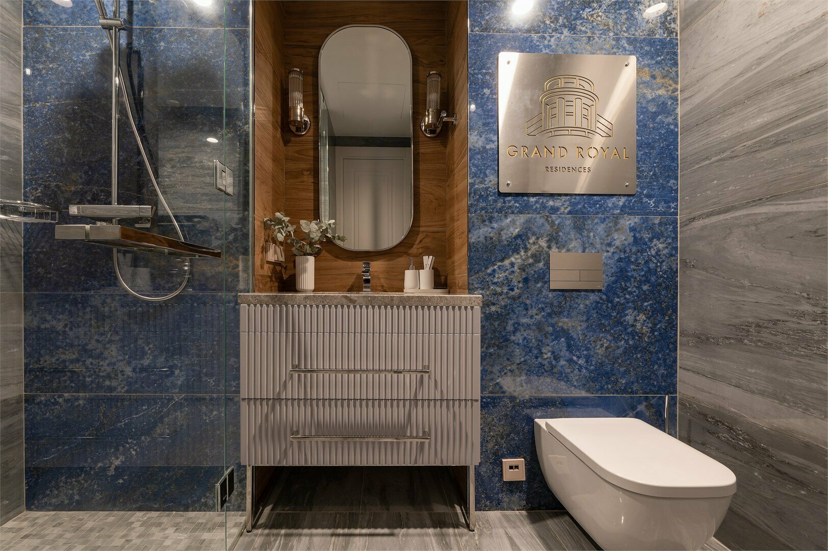 Апартамент люкс с балконом "Королевский Вид"