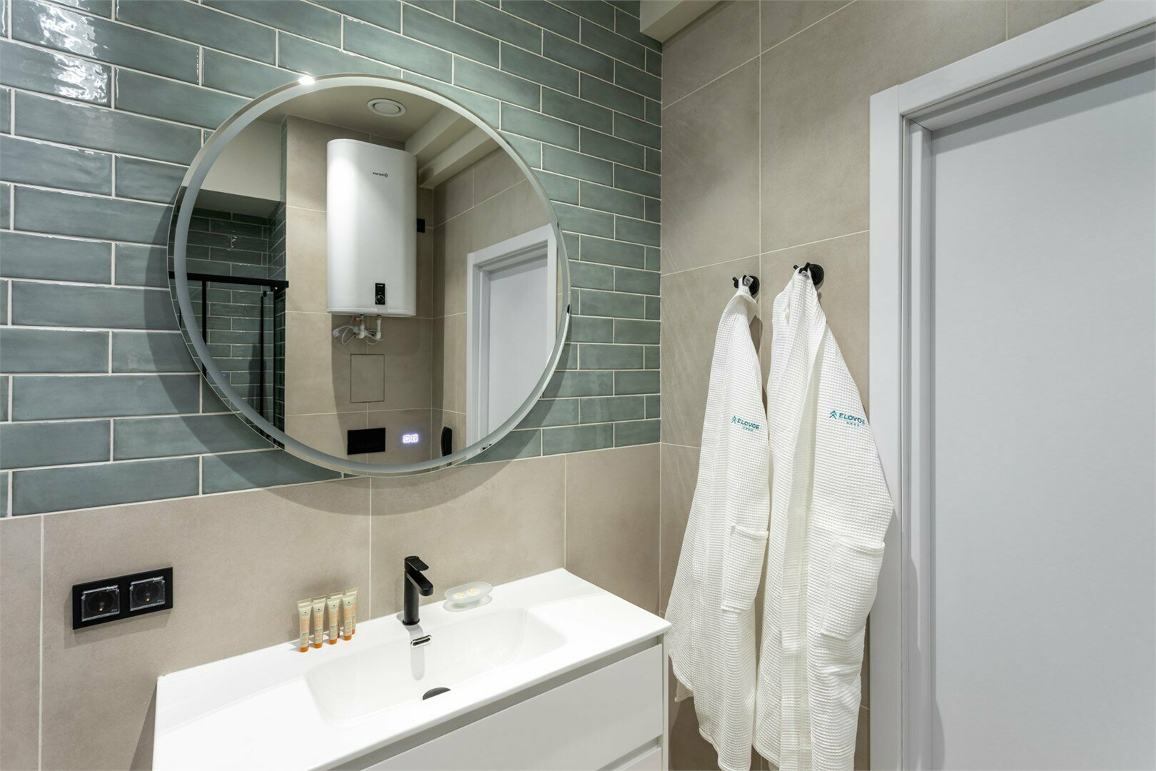 Люкс с кухней и террасой с джакузи (корпус Швеция)