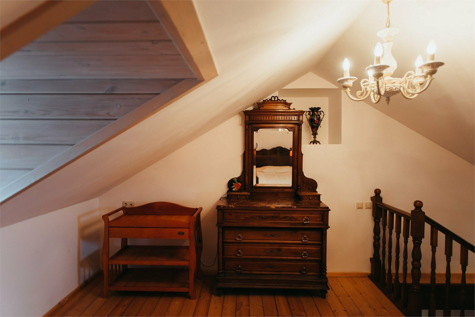 Правое крыло дома с мезонином