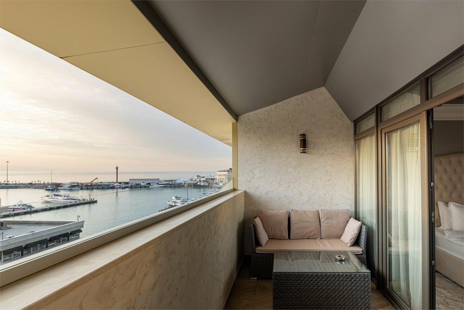 СУПЕРЛЮКС С ДЖАКУЗИ И БАЛКОНОМ