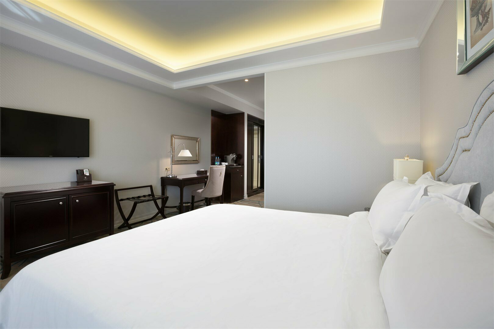 ДЕЛЮКС С ВИДОМ НА МОРСКОЙ ПОРТ И БАЛКОНОМ