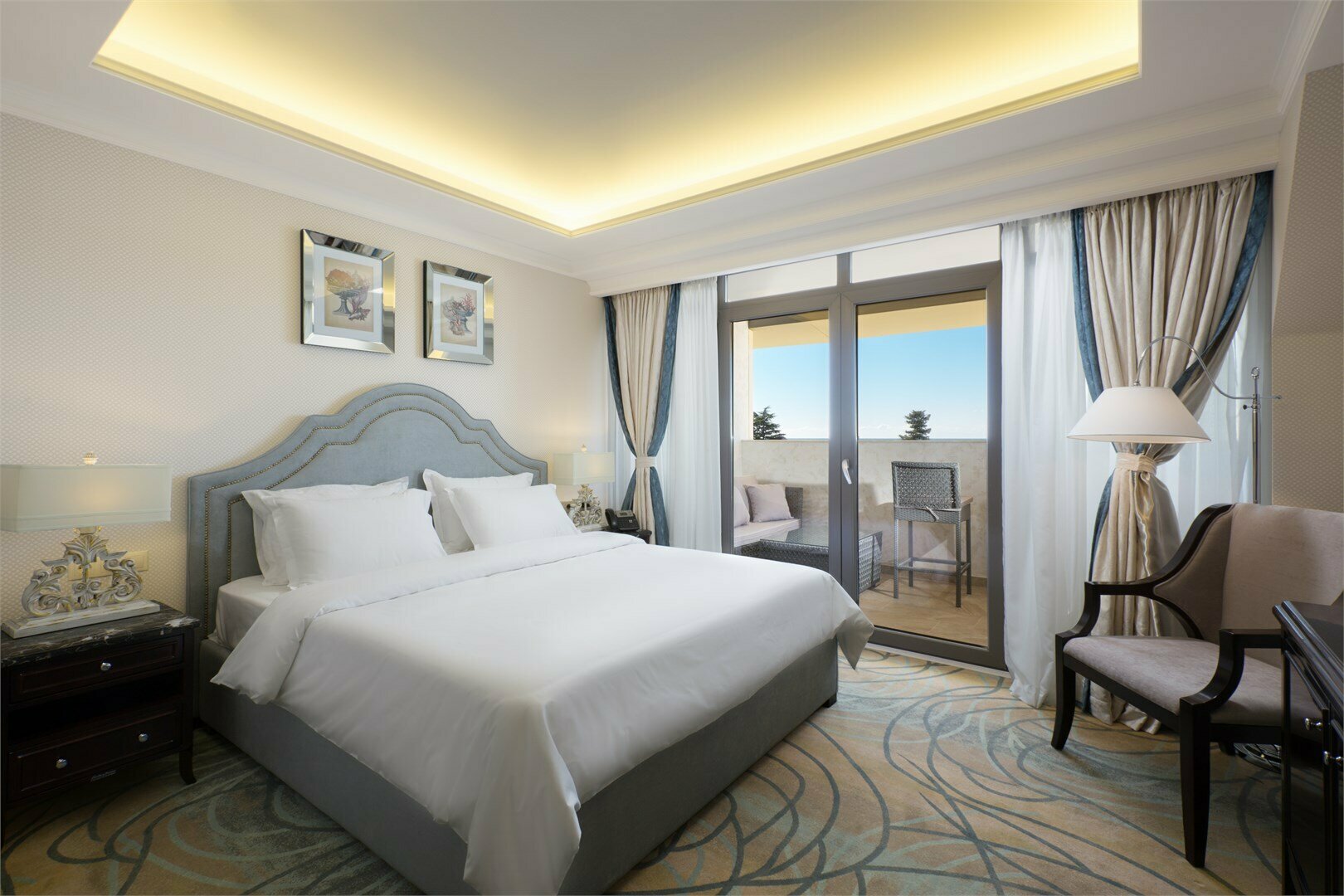 ДЕЛЮКС С ВИДОМ НА МОРСКОЙ ПОРТ И БАЛКОНОМ