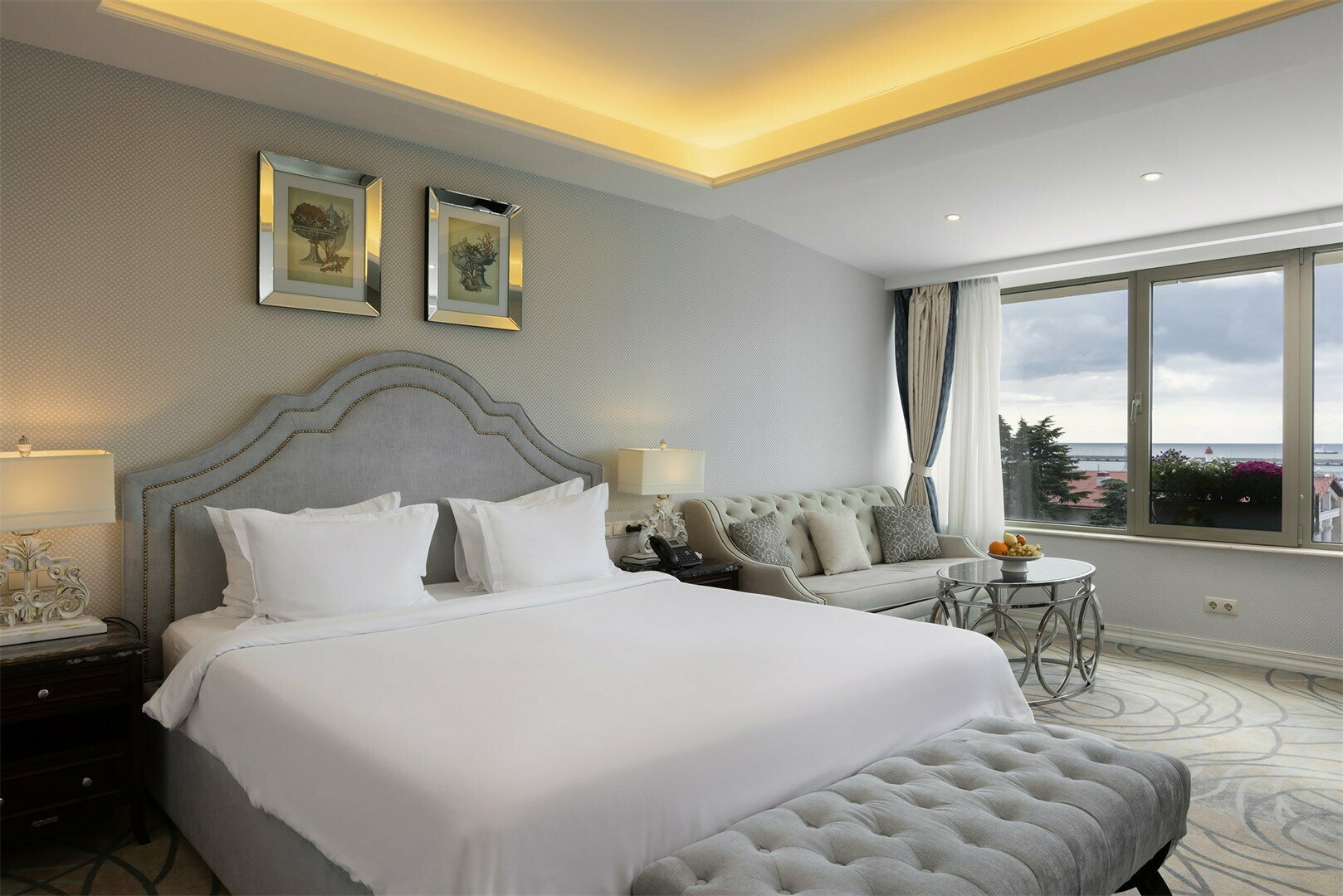 ДЕЛЮКС С ПАНОРАМНЫМ ВИДОМ НА МОРСКОЙ ПОРТ