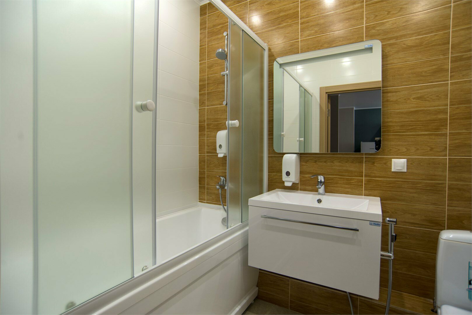 Апартаменты с гостиной и 2 спальнями. Вид на реку Казанку и аквапарк "Ривьера"