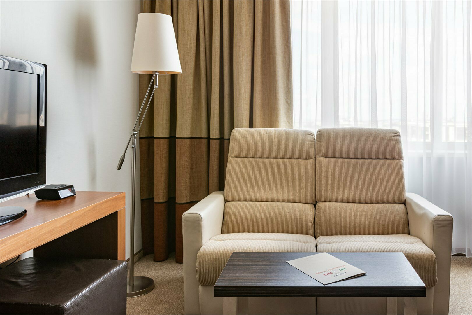 Номер-Студия с мини-кухней и одной большой кроватью