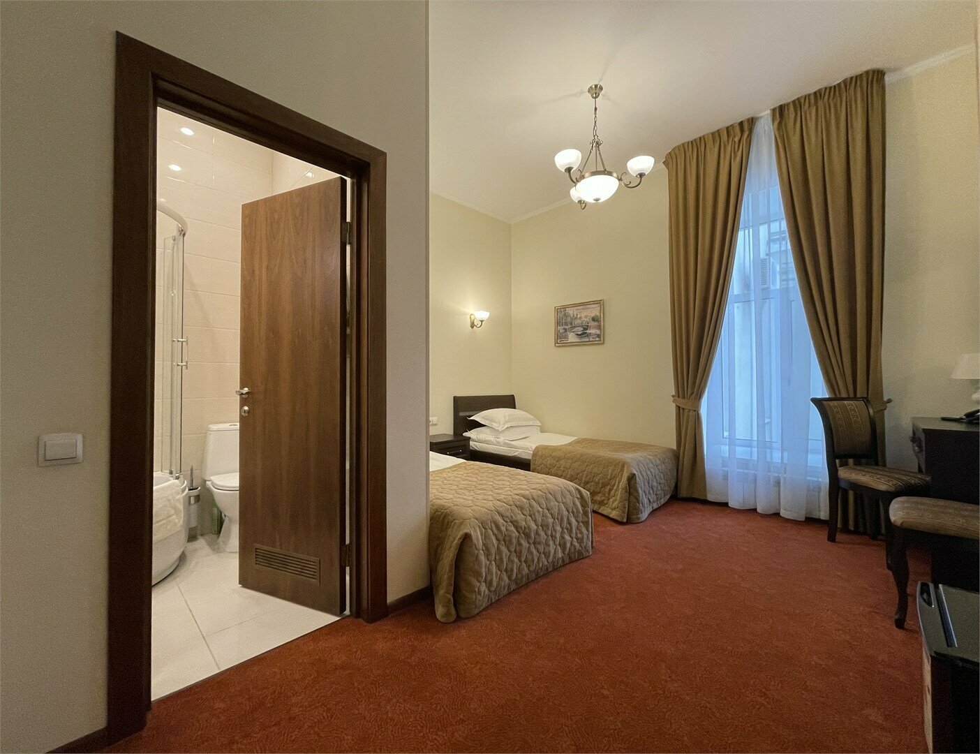 СТАНДАРТ с 1 двуспальной или 2 односпальными кроватями, панорамным видом на Невский проспект/тихий дворик/уютными мансардными окнами