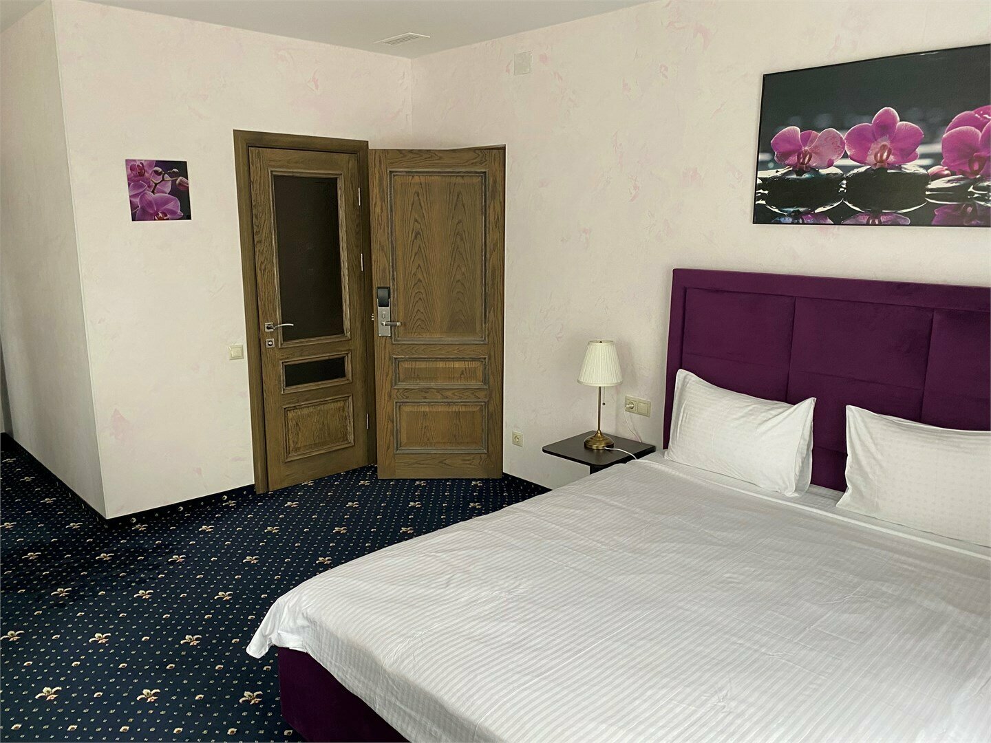 Улучшенный  номер с одной  кроватью