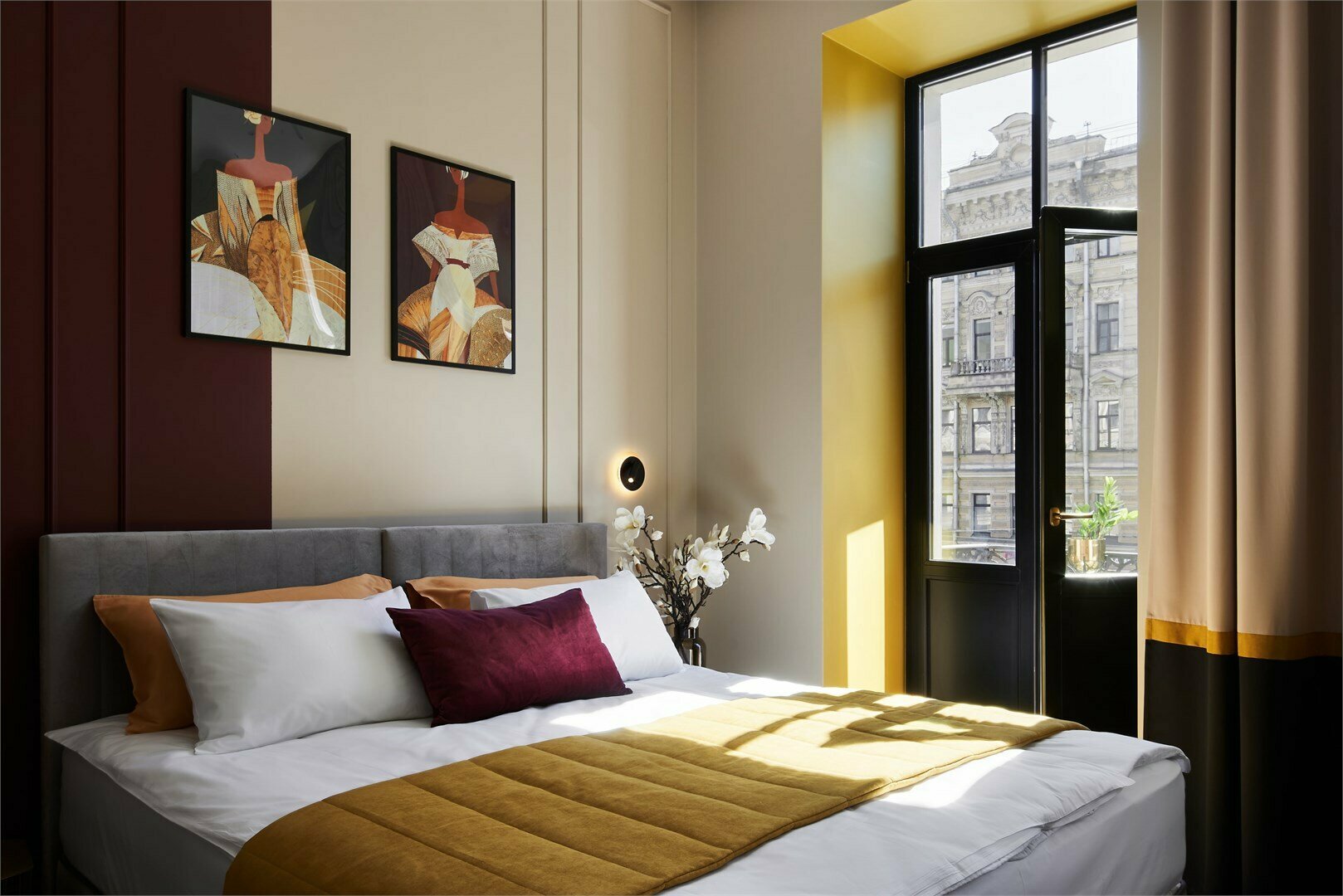 Номер Делюкс с балконом и видом на Невский проспект