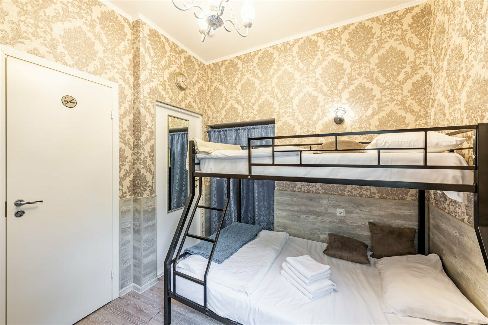 Номер с двухъярусной кроватью