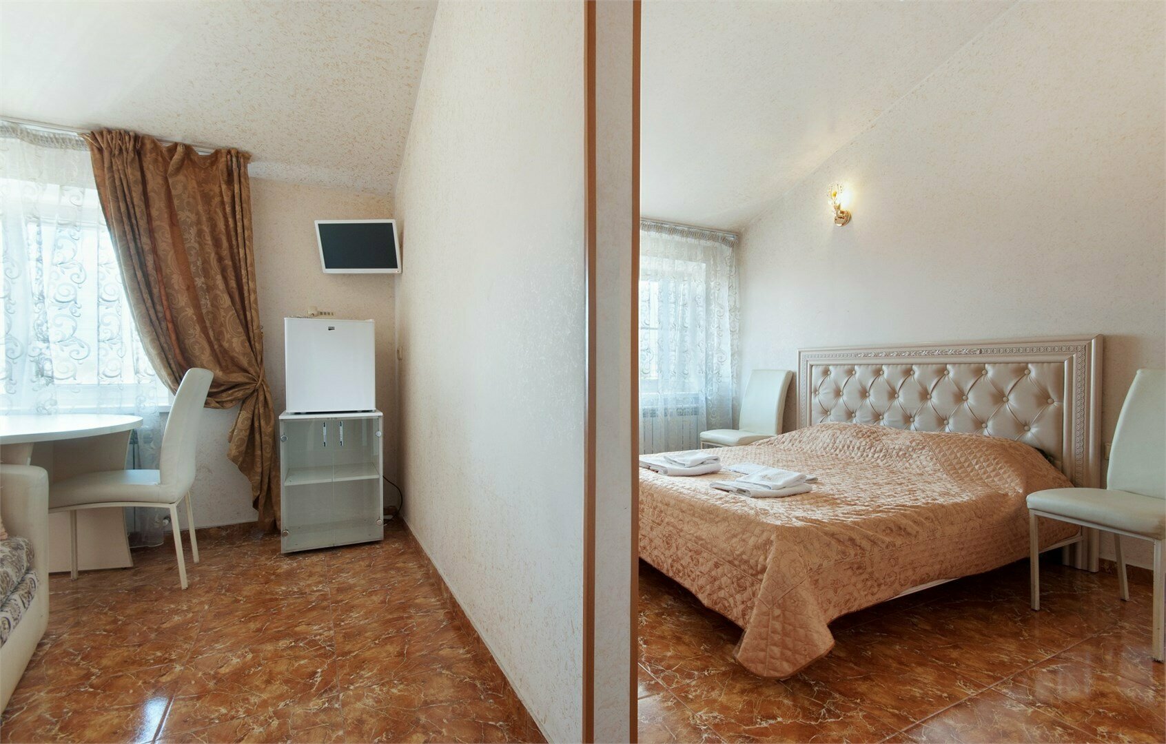 СЕМЕЙНЫЙ 2-х комнатный (4-местный) на 3 этаже. Старый номерной фонд