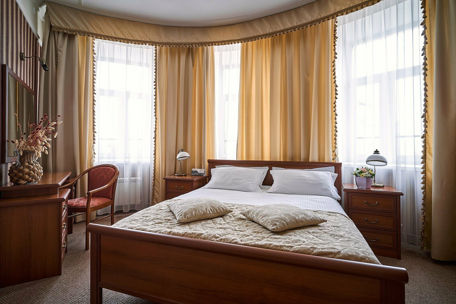 Джуниор Сюит