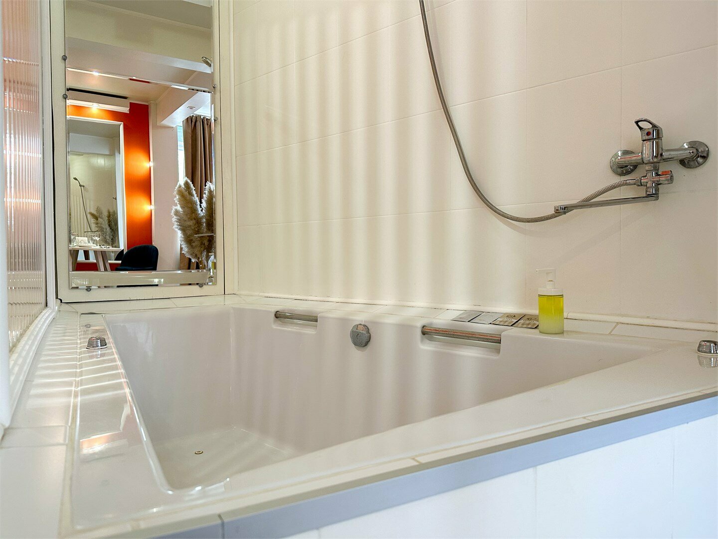 Orange Deluxe с джакузи