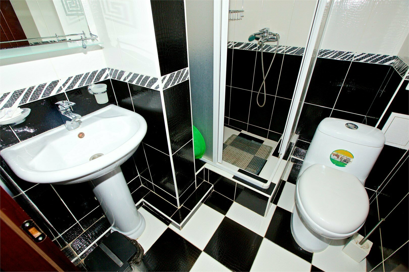 ST4P - Стандарт четырехместный с видом на бассейн