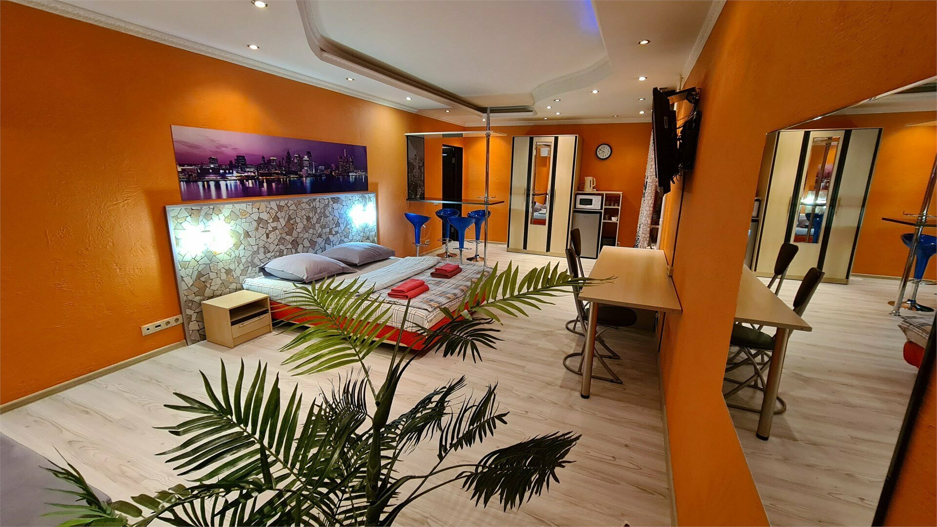 Номер-студия Делюкс с кроватью размера «king-size»