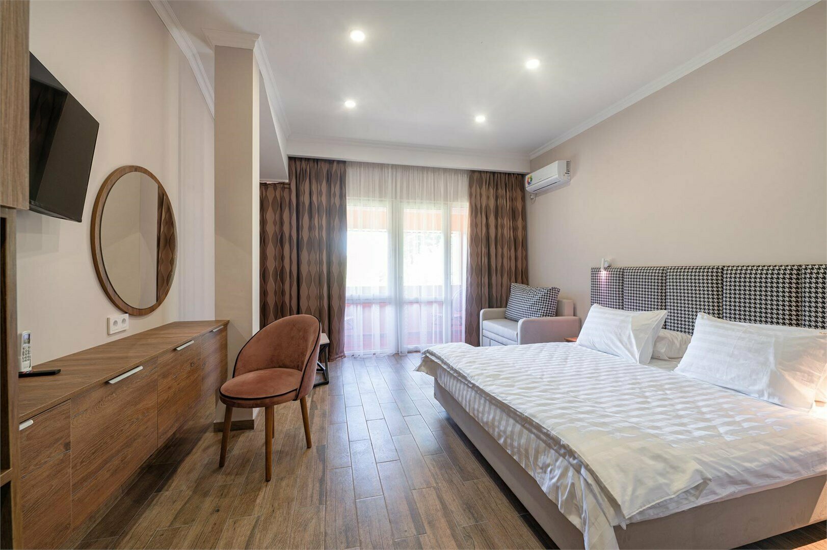 Студия улучшенная с балконом