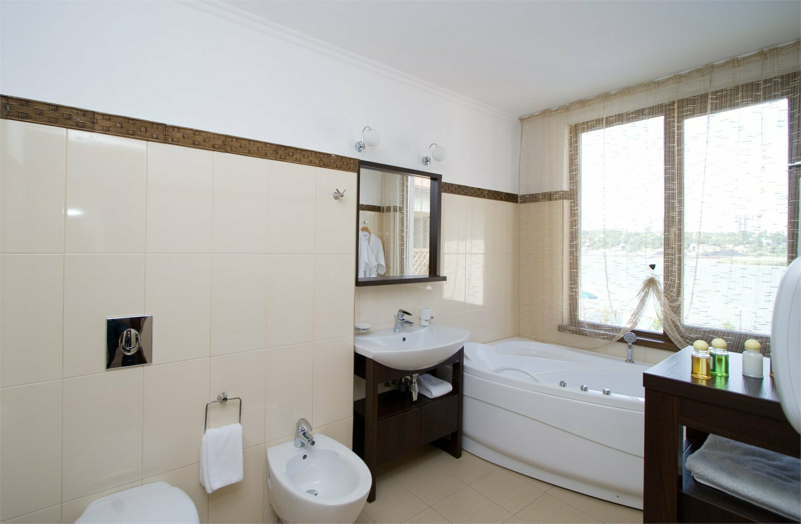 Апартаменты 203