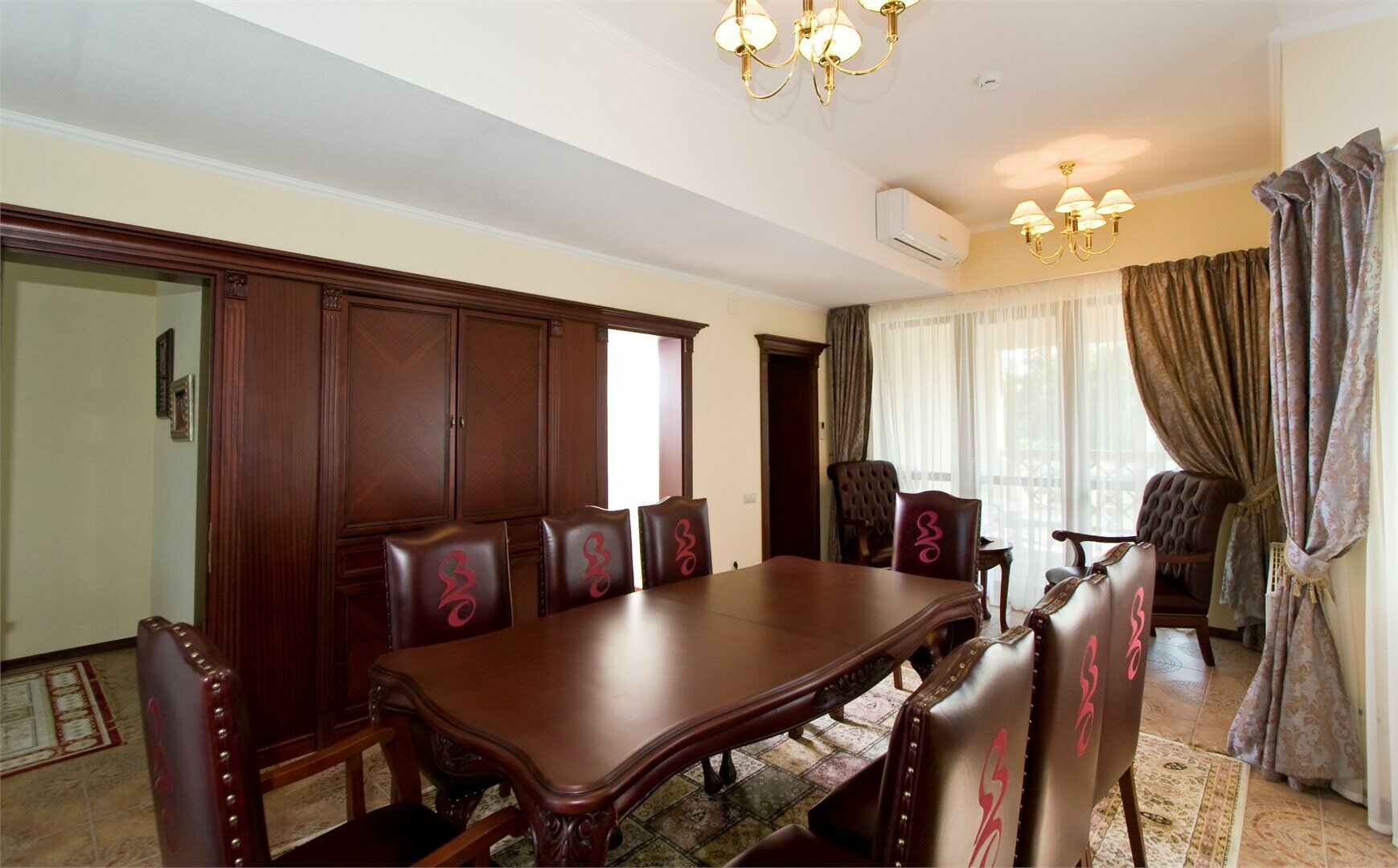 Апартаменты 203