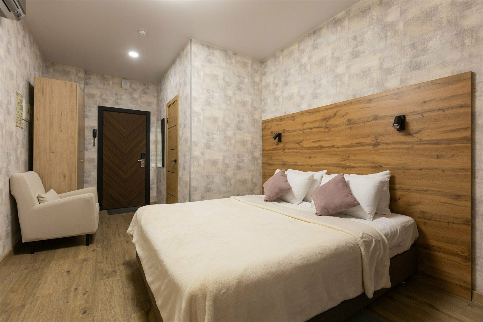 Большой двухместный номер с 1 кроватью