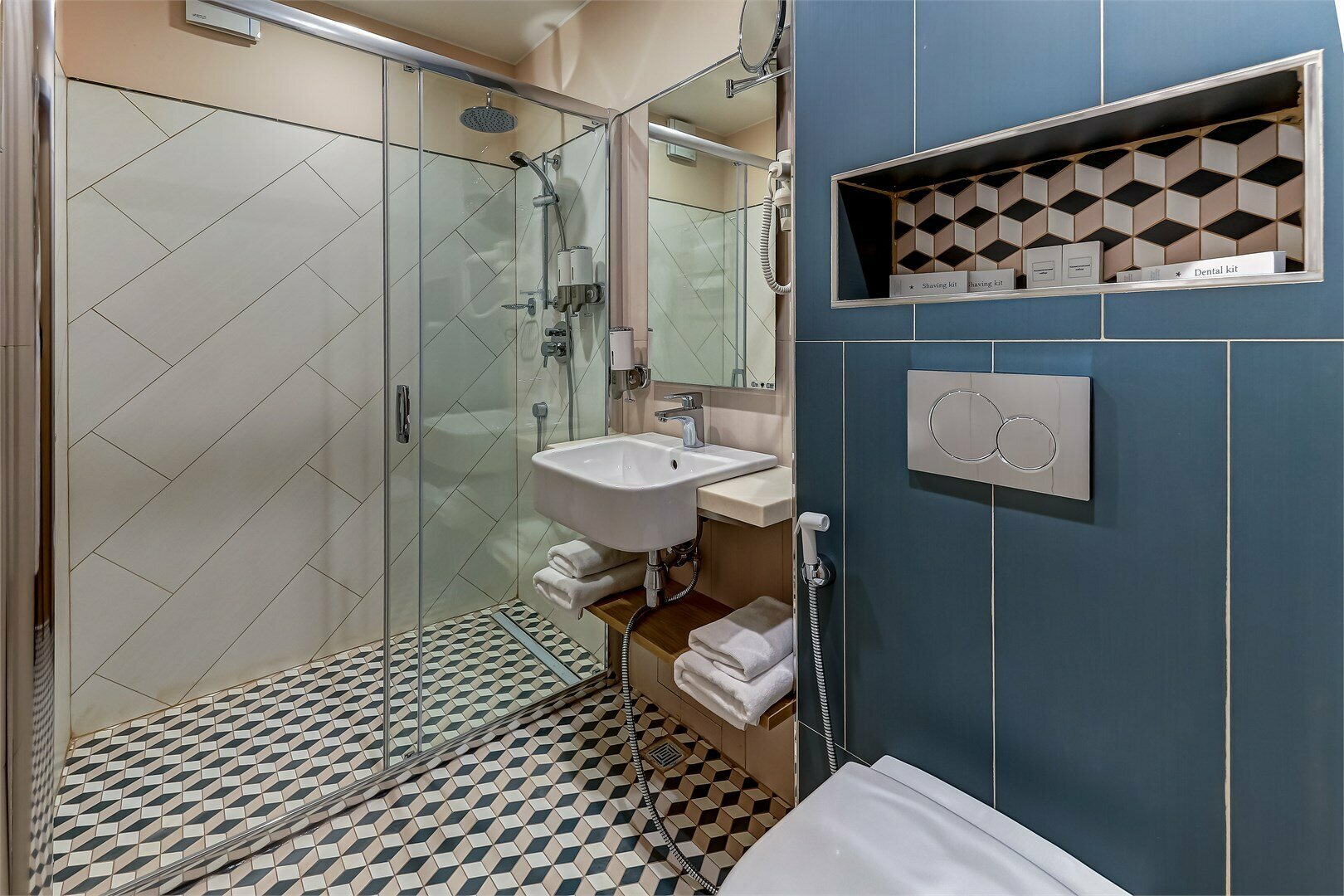 Джуниор Сюит