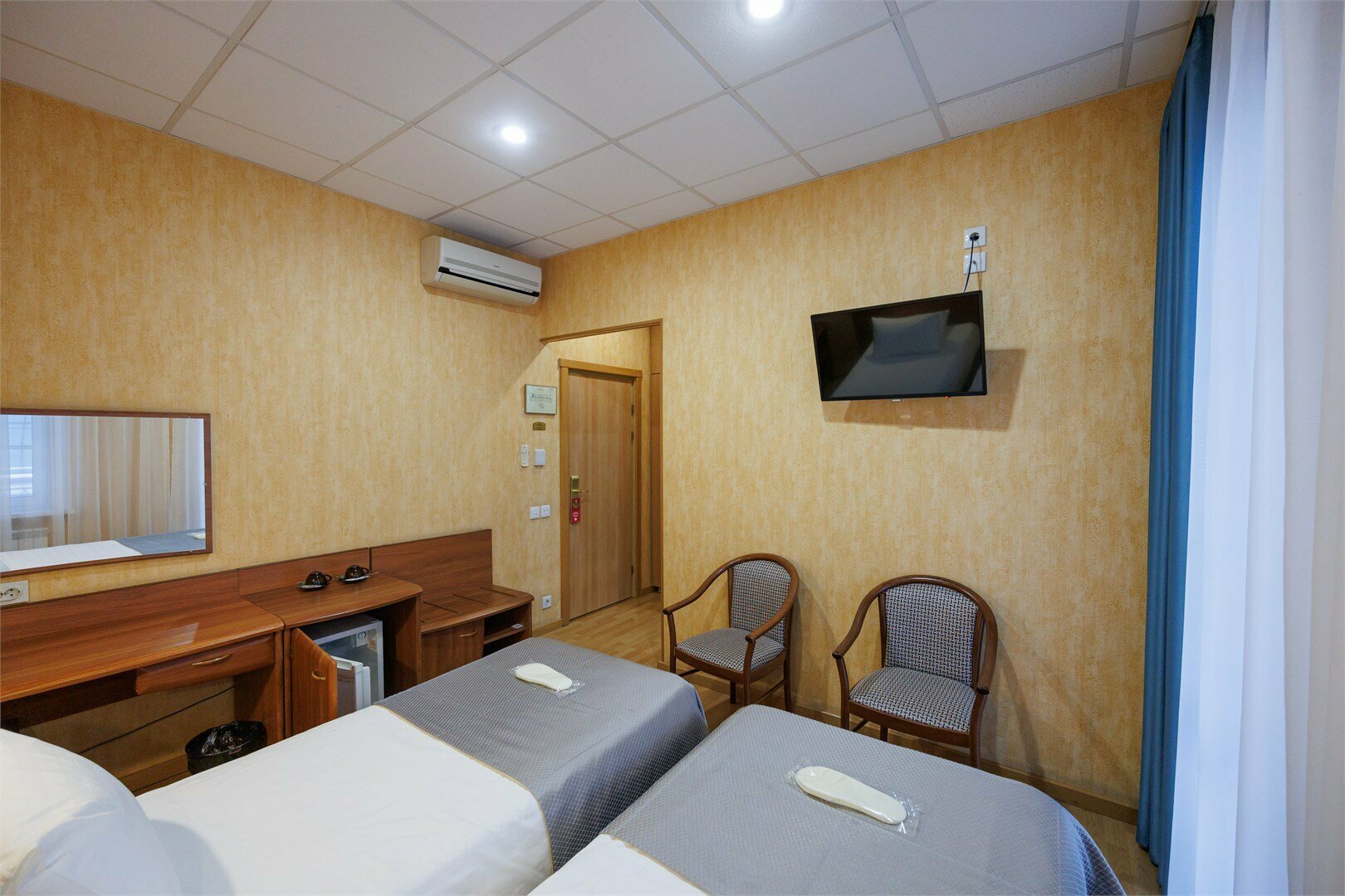 Небольшой двухместный номер с 2 отдельными кроватями