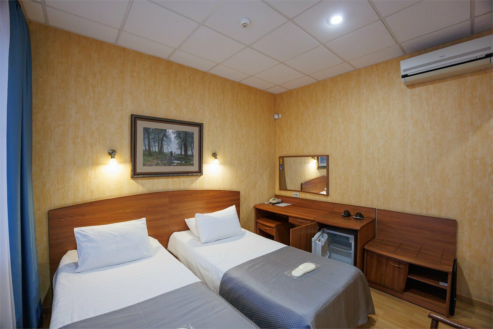 Небольшой двухместный номер с 2 отдельными кроватями