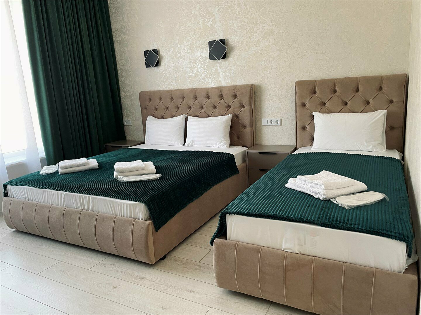 3-х местный номер "Комфорт" с двух и односпальной кроватями