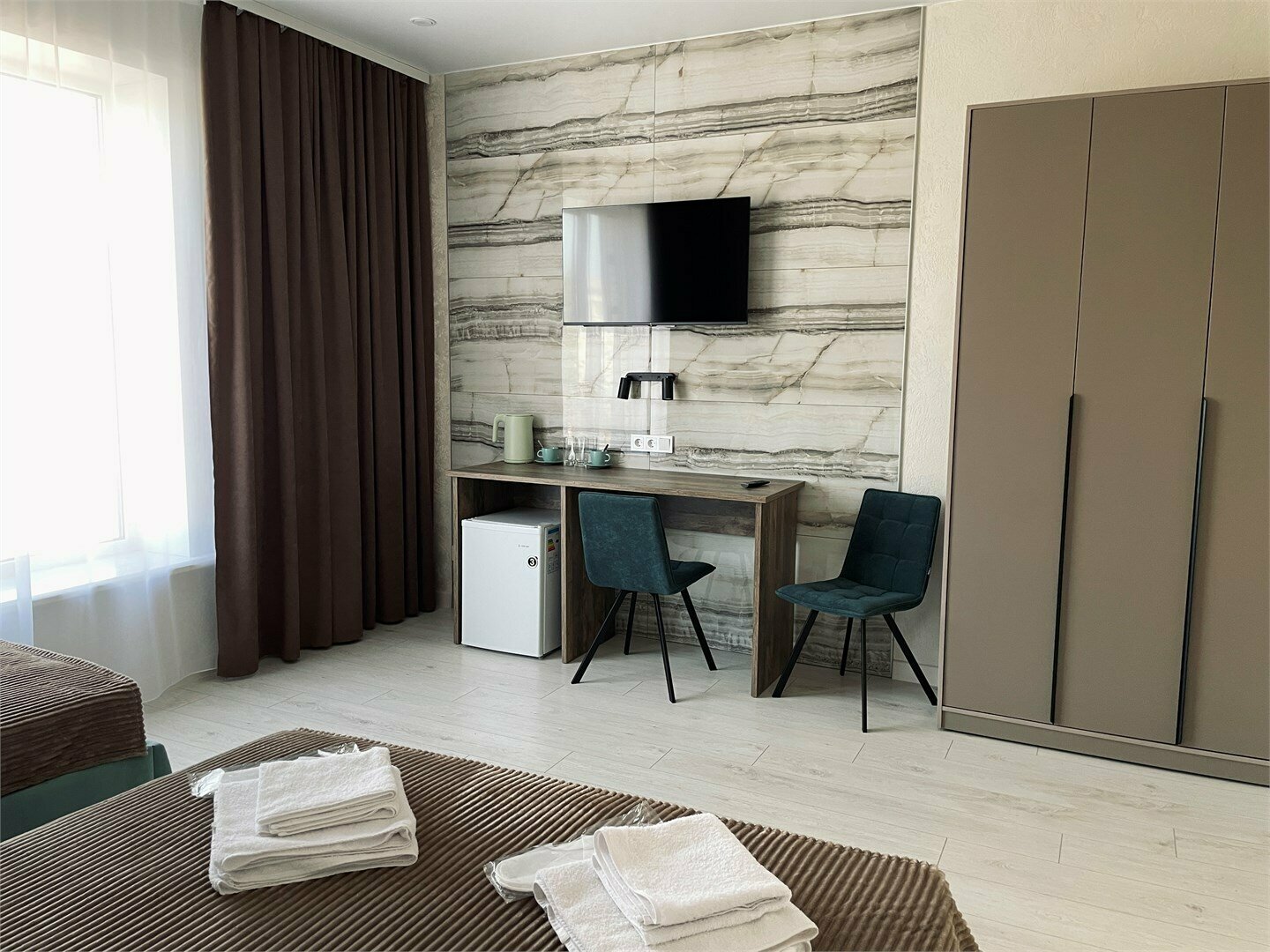 3-х местный номер "Комфорт" с двух и односпальной кроватями