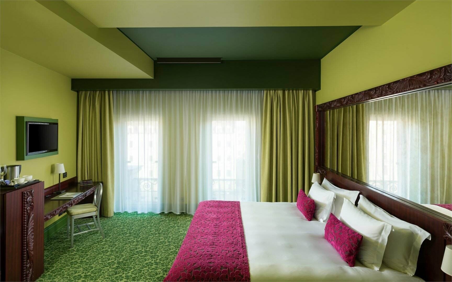 Супериор с видом на реку