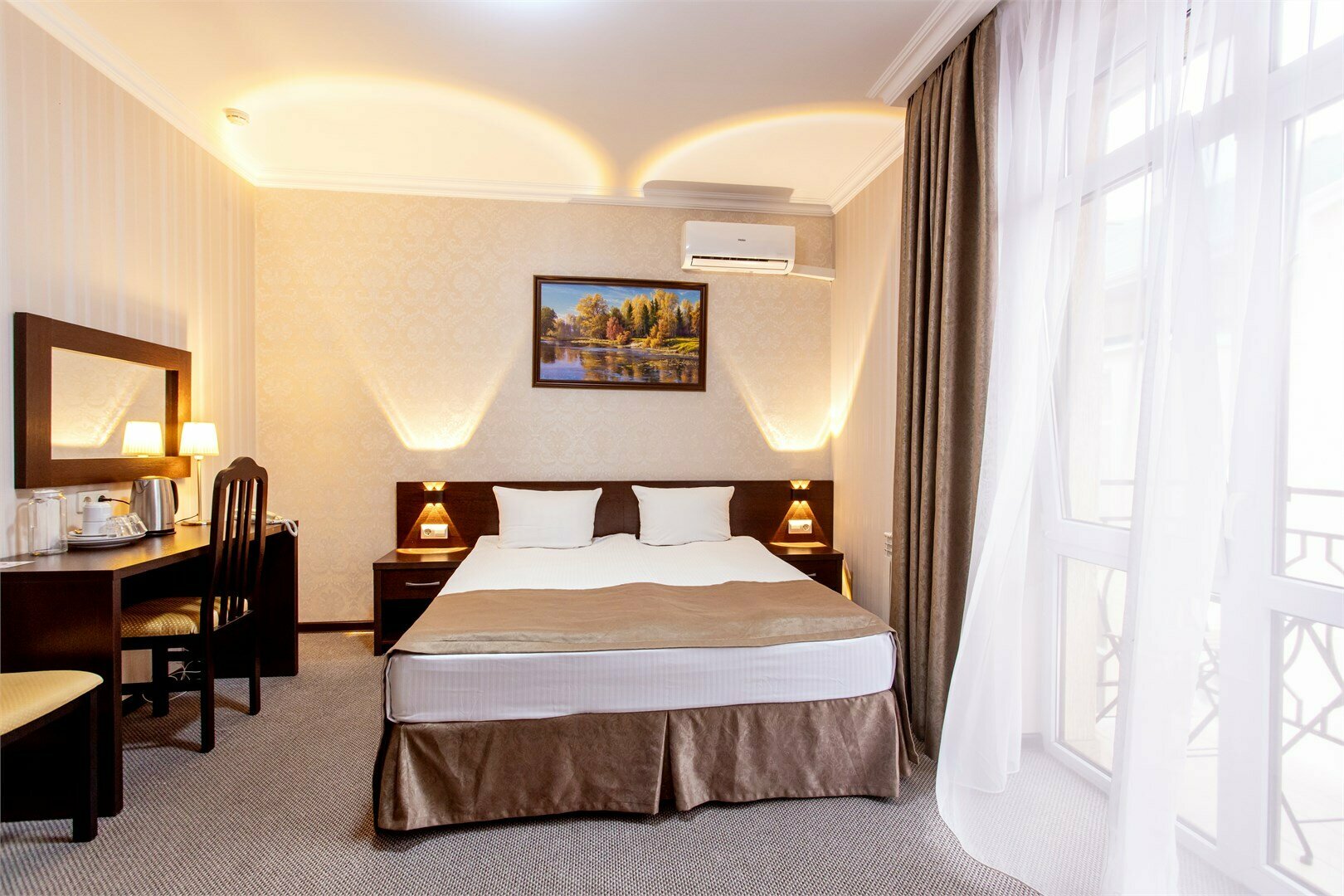 Стандарт с балконом с двумя односпальными или одной двуспальной кроватью