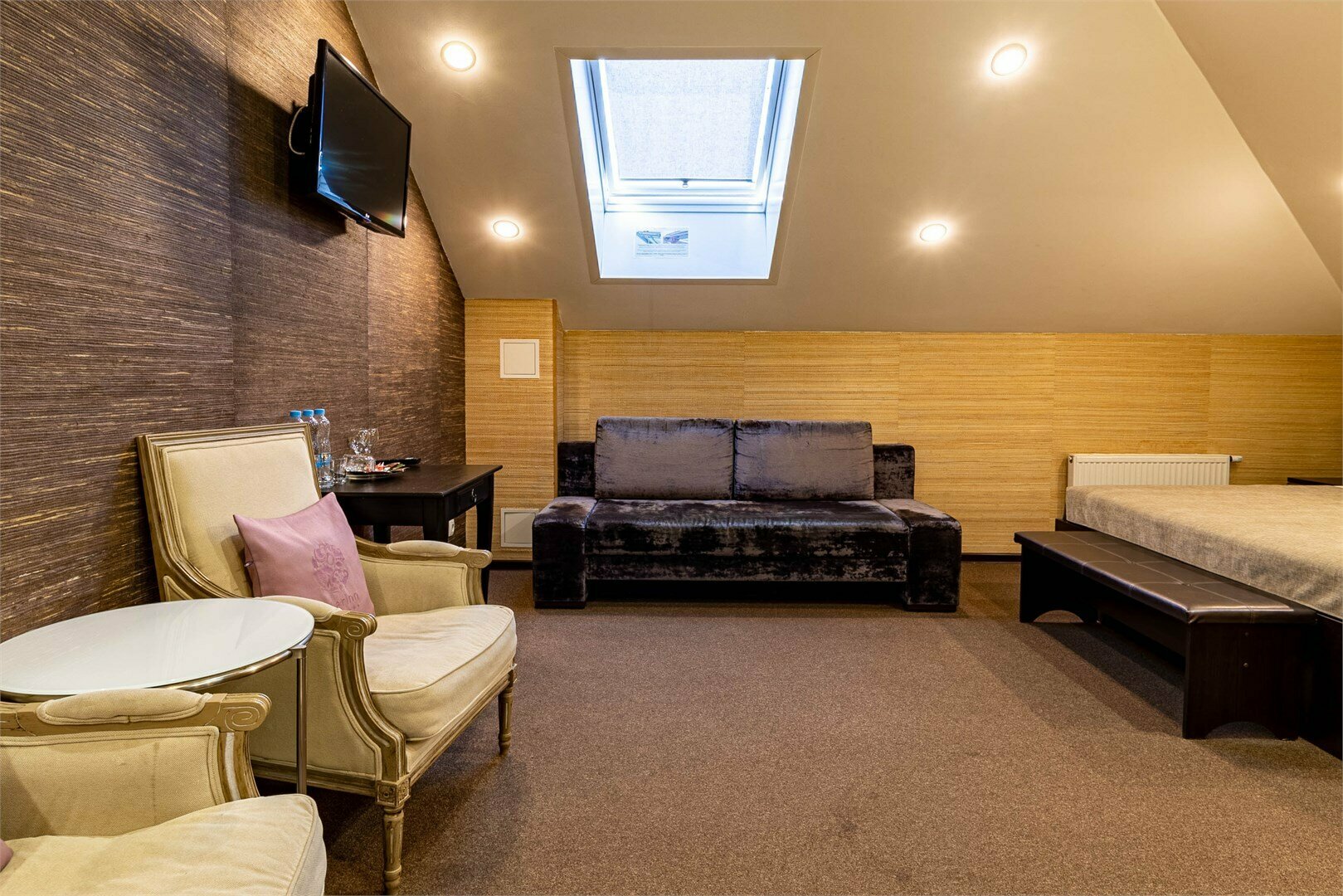 Студия на мансардном этаже