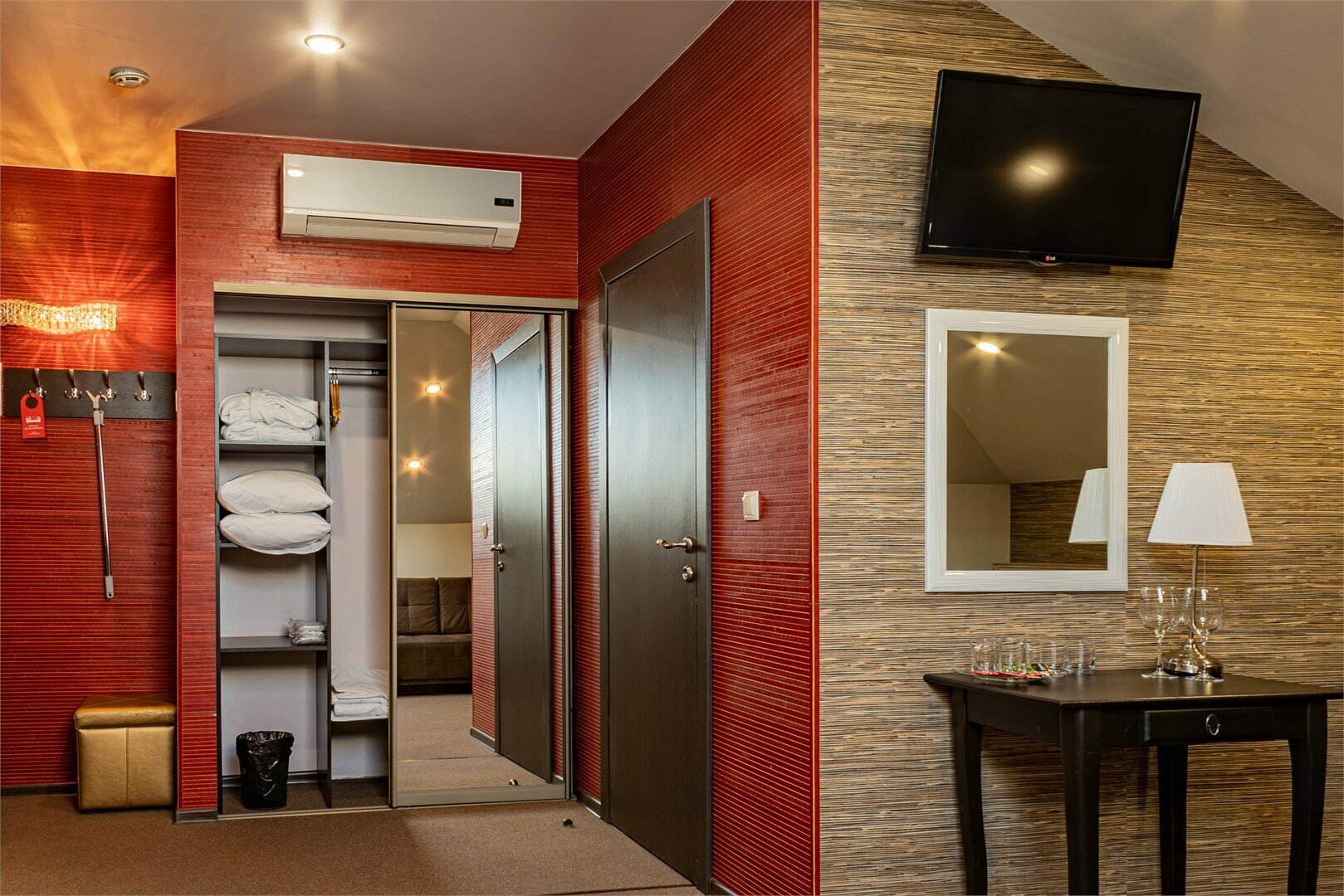 Двухкомнатный люкс на мансардном этаже